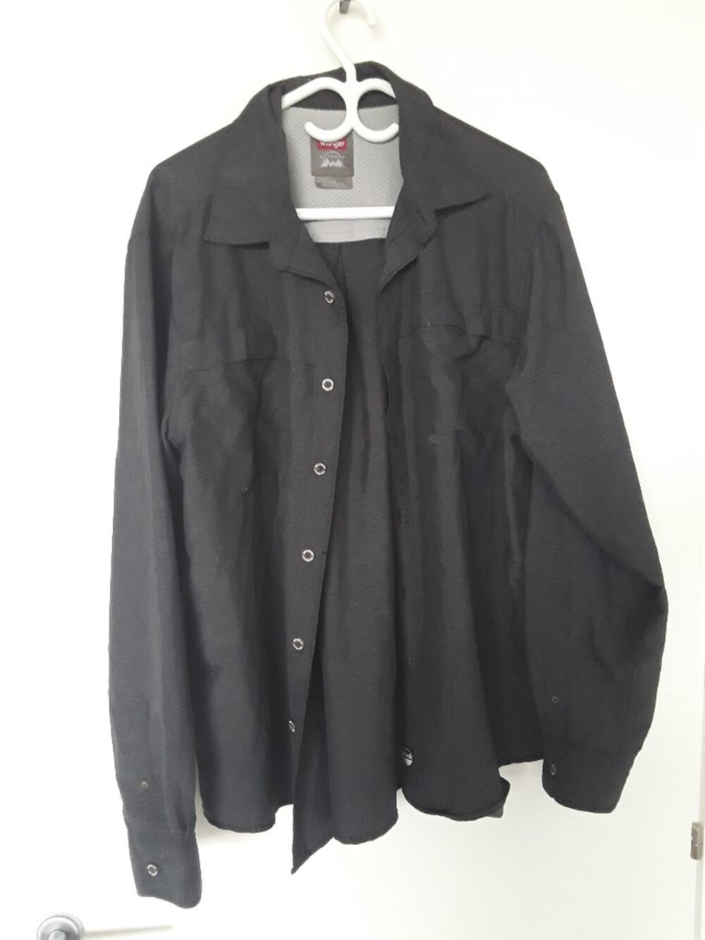 Wrangler Outdoor Regular Fit Shirt – Men’s Size L – Gray Performance Fabric